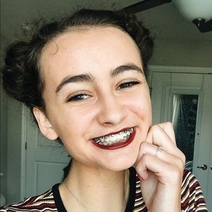 Meet your Posher, Alexis